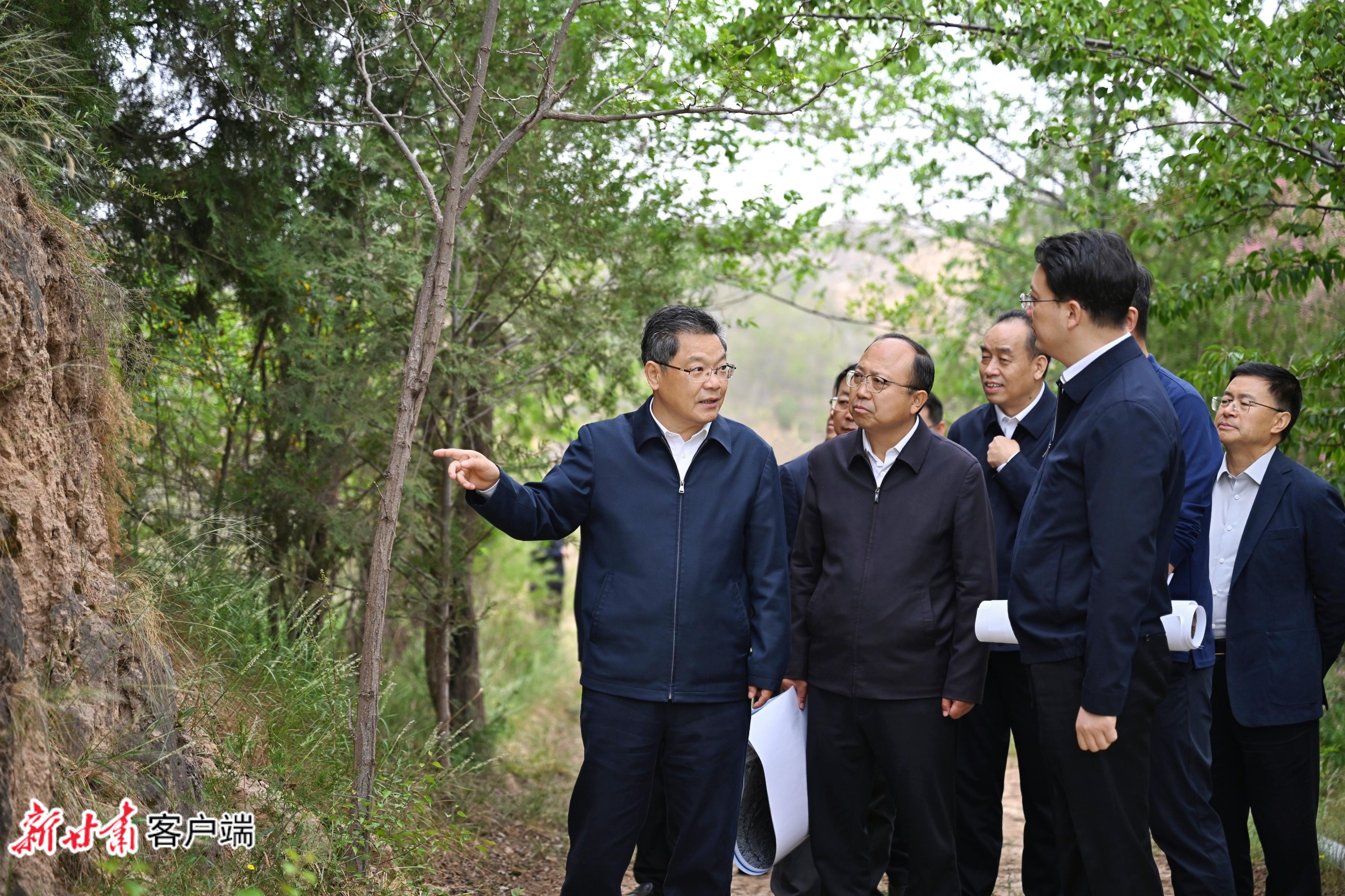 任振鹤调研省直单位包片支持兰州两山绿化工作