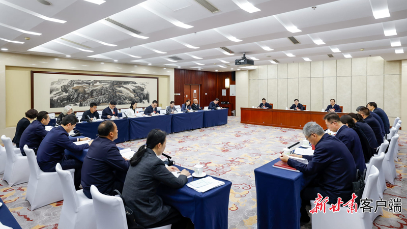 甘肃代表团举行小组会议 审议全国人大常委会工作报告、关于法律清理工作情况和有关法律和决定处理意见的报告 胡昌升任振鹤参加